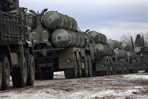 Білорусь дозволила перевозити російські бойові ракети своєю залізницею