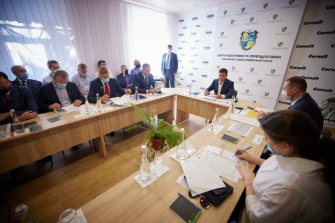 Зеленский: вернуть государству индустриальную славу невозможно без образованных промышленников
