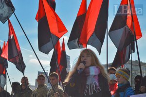 Активисты "Правого сектора" требуют от ЦИК снять кандидатуру экс-"регионала", которого поймали на подкупе избирателей