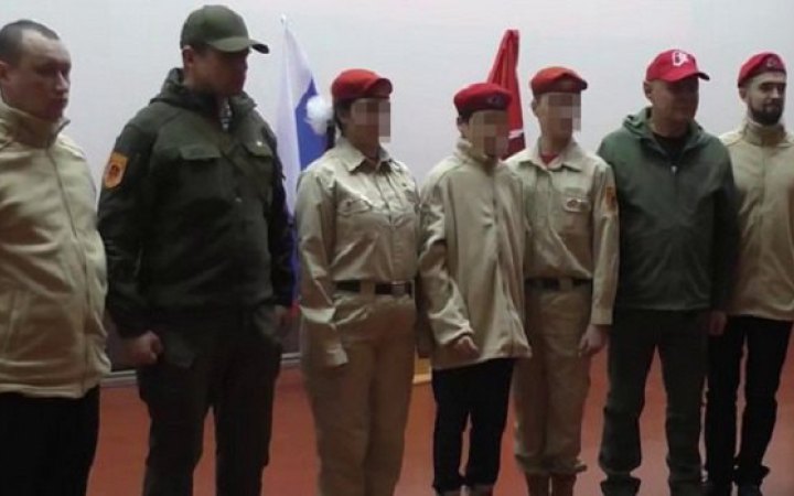 Російські окупанти створили на Херсонщині відділення руху "Юнармія"