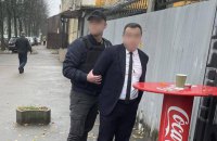 Посадовець митної служби отримав від іноземця хабар за перевезення незадекларованих 40 тисяч доларів, – прокуратура 