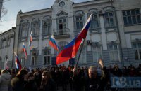 Пророссийские митингующие в Евпатории пытались пронести в горисполком холодное оружие