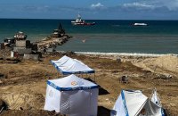 Перше судно із гуманітарною допомогою розвантажили у смузі Гази