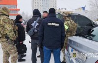 Викрили ділків, які організували здачу іспитів із теорії водіння за допомогою шпигунського обладнання