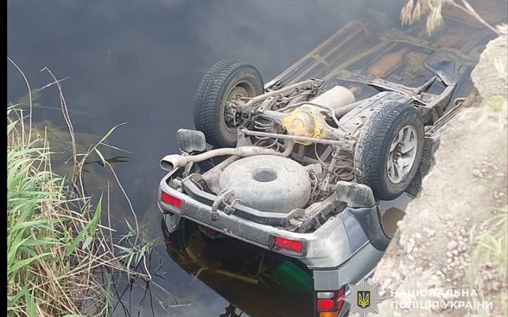 На Миколаївщині позашляховик упав з моста в річку: постраждали четверо дітей і двоє дорослих