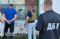 На Сумщині викрили правоохоронця який продавав дані про блокпости та паролі 