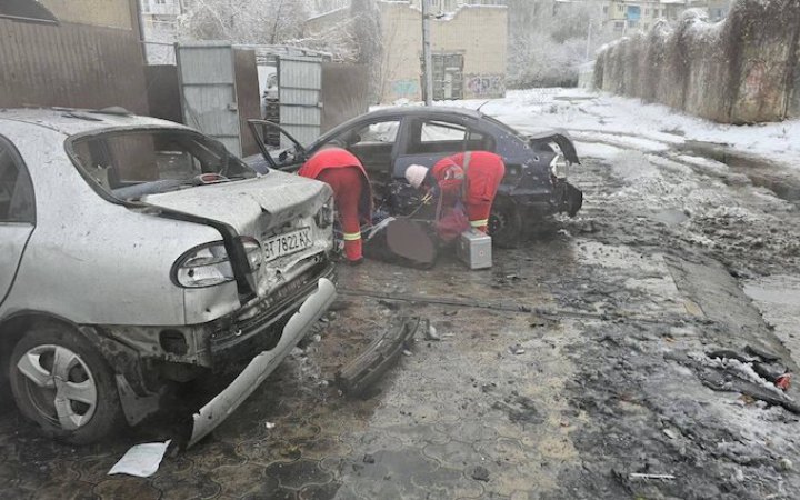 РФ вдарила по транспортному підприємству в Херсоні. Є загиблі та поранений