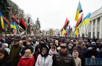 У Рады собралось 500 протестующих