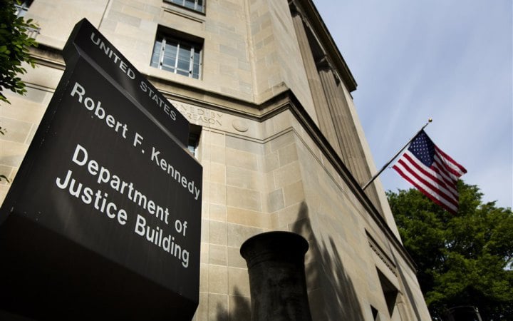 Мін’юст США перевіряє п’ять телеканалів через бойкот заходів Трампа