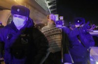 В аеропорту "Внуково" продовжуються затримання прихильників Навального