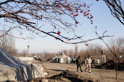 Боевики обстреляли окрестности Луганского, несмотря на праздничное перемирие