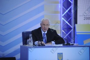 Азаров сетует, что экономический кризис затянулся
