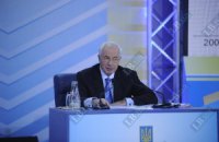 Азаров сетует, что экономический кризис затянулся