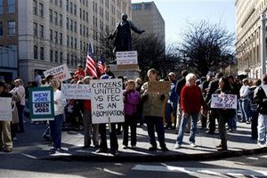 Безработица в США упала до двухлетнего минимума