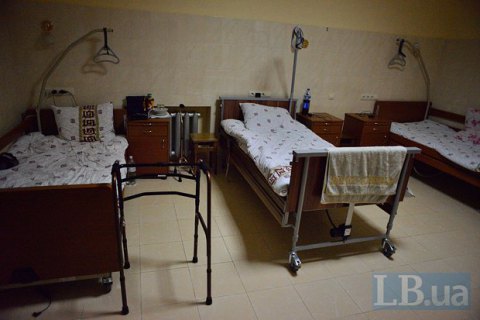 Минздрав обязал больницы сократить количество койко-мест