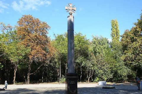 В Ростове установили мемориал боевикам Донбасса с символикой ВСУ