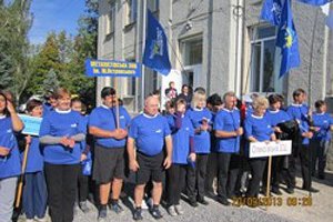 Учителей заставляют одевать футболки ПР на спартакиаду