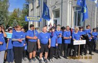 Учителей заставляют одевать футболки ПР на спартакиаду
