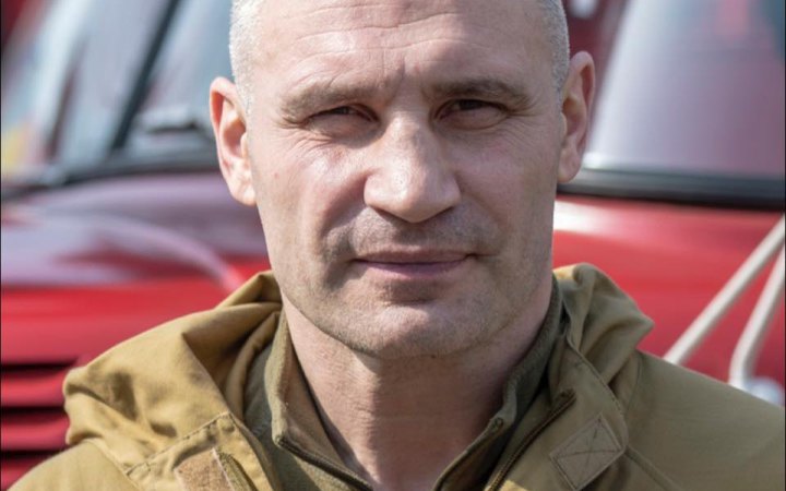 Кличко: Київ відправляє у Херсон спецтранспорт, будівельні матеріали, обладнання для лікарень та продуктові набори