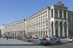 Крещатик открыли для машин