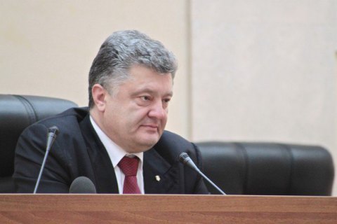 Порошенко пообещал резко повысить зарплаты военных