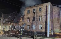 Ворог вдарив по навчальному закладу і території спорткомплексу у Харкові