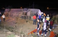 В Турции перевернулся автобус: 6 погибших, 43 раненых