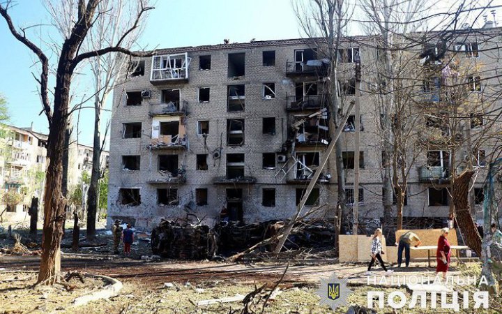 Унаслідок ракетної атаки на Курахове поранені 15 цивільних та поліцейський