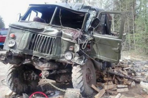 В Закарпатской области перевернулся грузовик с людьми, есть погибшие