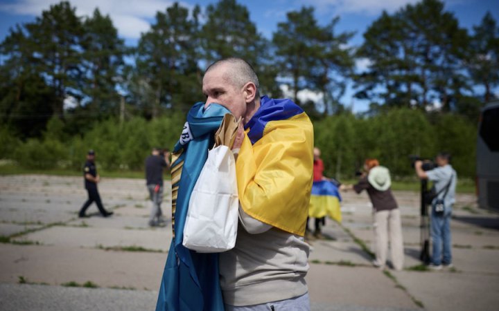 Головне за п’ятницю, 26 червня: обмін полоненими, 205 боєзіткнень, удар по багатоповерхівці в Ізюмі