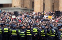 Полиция снесла палатки митингующих  против жесткой борьбы с наркотиками в Тбилиси