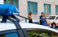 В Днепре девушка пыталась забраться на 4 этаж по простыням и сорвалась
