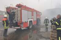 На Киевщине произошел пожар на предприятии по переработке химикатов и медпрепаратов, есть пострадавшие