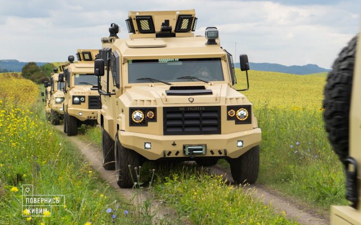 Фонд "Повернись живим" придбав 11 бронемашин для морпіхів, які обороняли Маріуполь