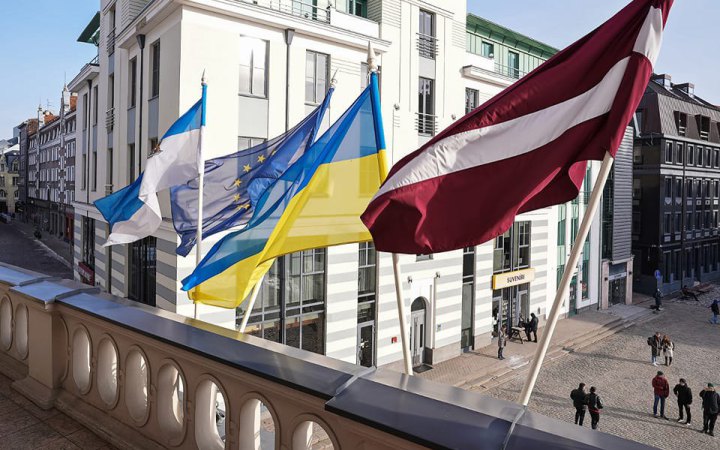 Поліція Латвії штрафуватиме водіїв за наліпки "Я русский" 