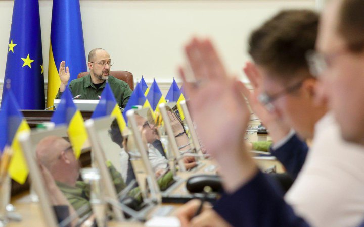Кабмін ухвалив рішення запровадити електронний документообіг під час та після проходження ВЛК