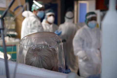 В Минздраве рассматривают возможность введения графиков для посещения реанимаций вместо круглосуточного доступа
