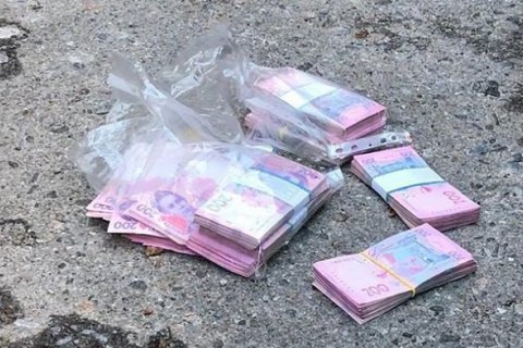 Экс-бухгалтера коммунального предприятия Хмельницкого горсовета подозревают в отмывании 1,5 миллиона гривен