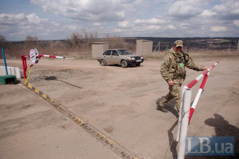 На Донбассе ранен украинский военный