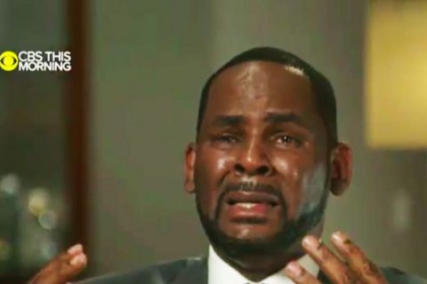 Американского певца R. Kelly признали виновным в торговле людьми