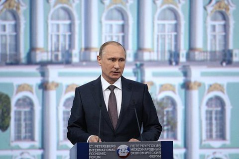 Путин потребовал от Украины выполнять политические пункты Минска-2, несмотря на обстрелы