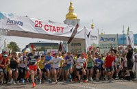 Более 10 тысяч киевлян приняли участие в юбилейном "Пробеге под каштанами"