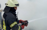 У Києві горів колектор теплотраси, чоловік отримав опіки