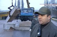 На въездах в Севастополь установили капитальные блокпосты