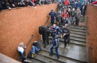 Активисты опознали женщину, которая добивала ногами майдановцев в Харькове