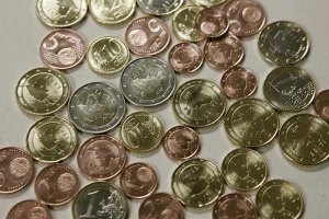 Латвийцы жалуются на рост цен из-за перехода на евро