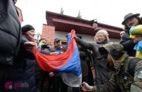 Парасюк зірвав прапор з будівлі російського консульства у Львові