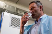 Кличко випив воду з-під крана