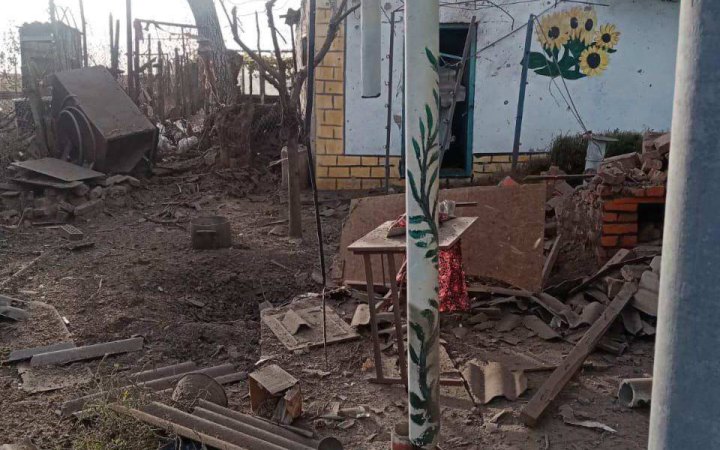 Під ворожий обстріл потрапило селище на Херсонщині. Постраждав чоловік