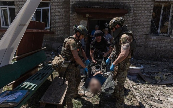 Під час евакуації цивільних на Донеччині ворожий "Ланцет" вибухнув біля екіпажу "Білих янголів"